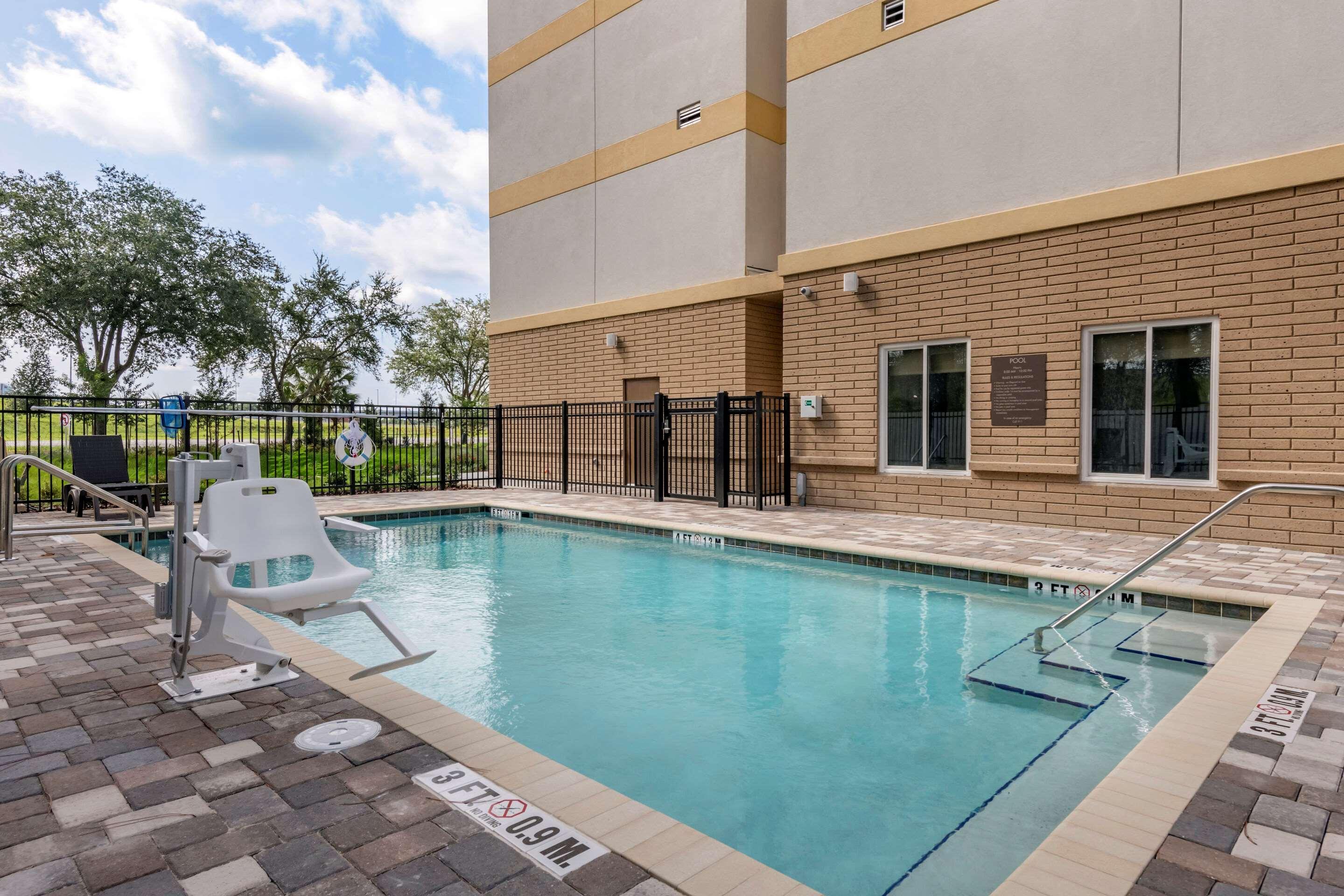 Comfort Suites Daytona Beach-Speedway Exteriör bild
